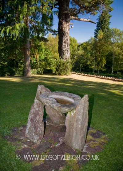 Dawros church font